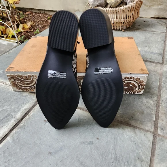 Edgy Chiv DV Dolce Vita Snake Embossed Booties - Picture 10 of 11